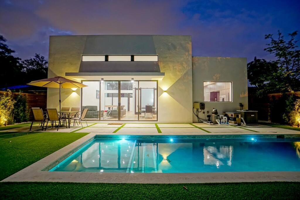 Design House -Heated Pool -Big Yard -Gated Parking Villa Miami Dış mekan fotoğraf